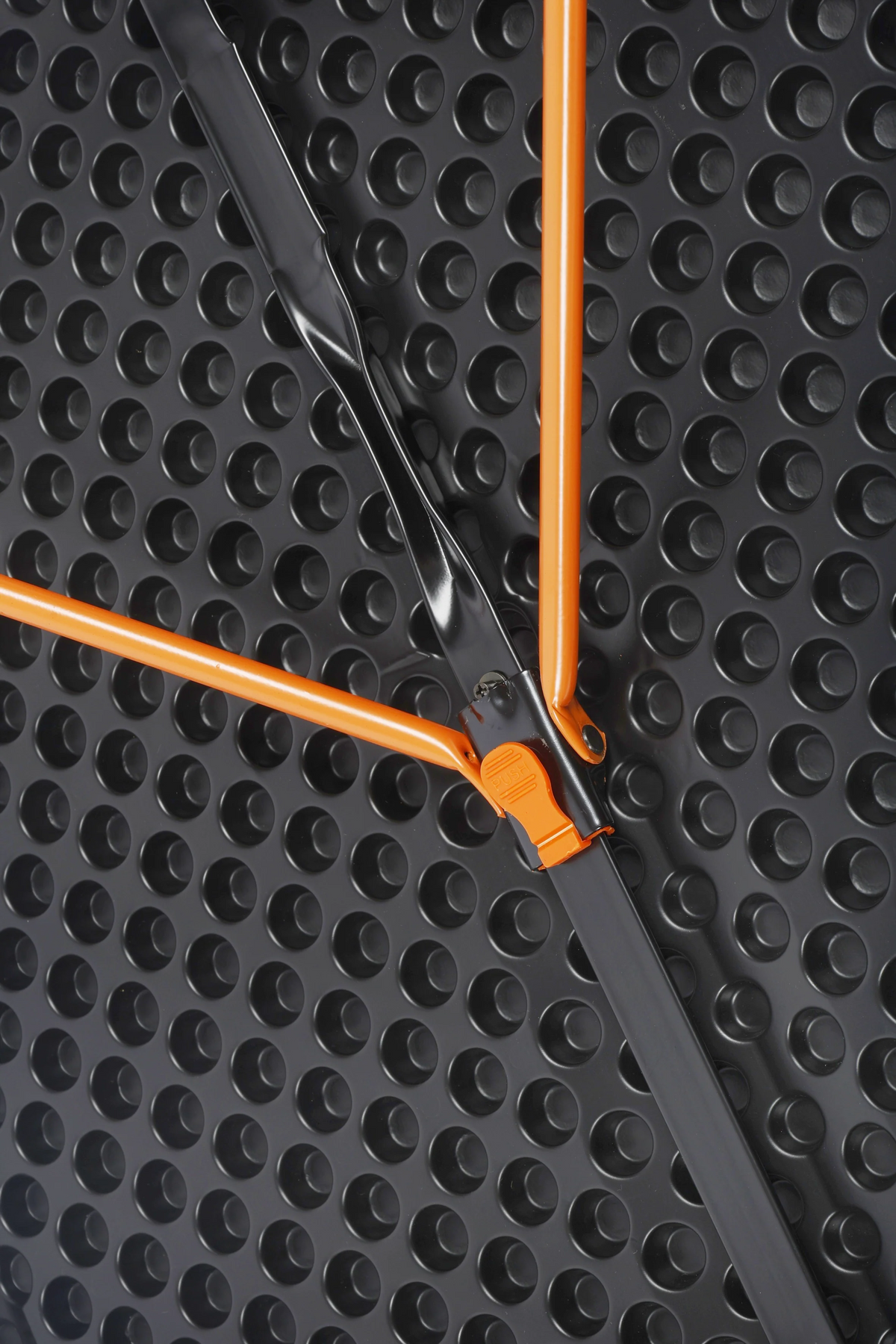 Wildtrak Table 122Cm Bi Fold Black